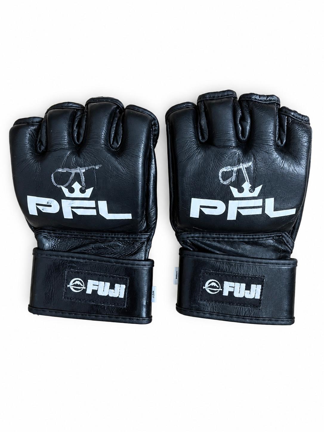 Oualy Tandia Signed Fight Worn Gloves Chicago 2 2026